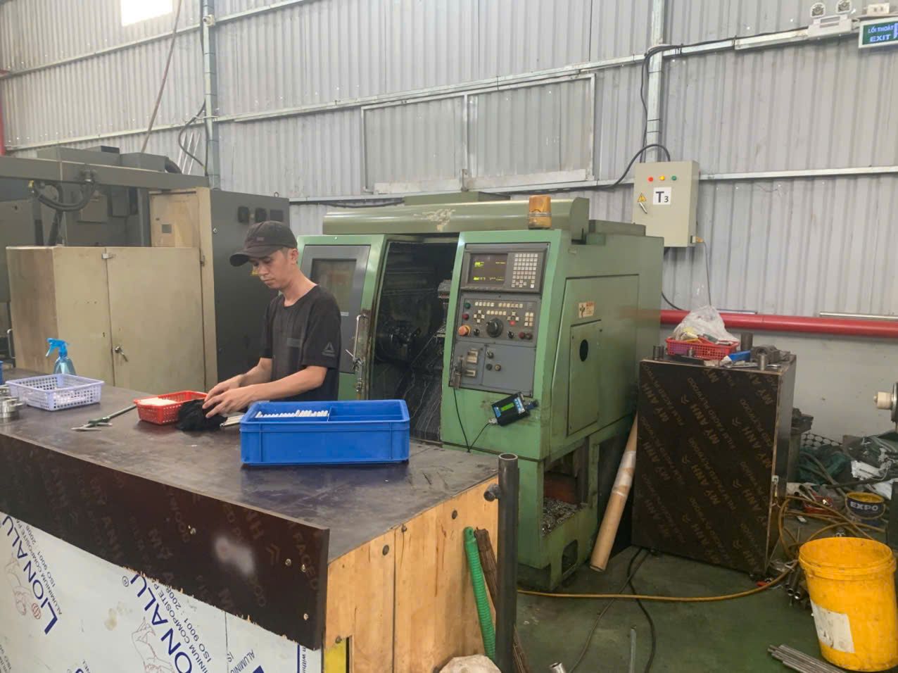 CNC lathing machine 1